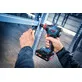 Pildil on käes Bosch akulöökkruvikeeraja EXDX18V-210, mida kasutatakse metallriiuli kokkupanekuks.